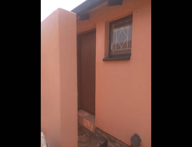 3 BEDROOM HOUSE FOR SALE IN LEONDALE